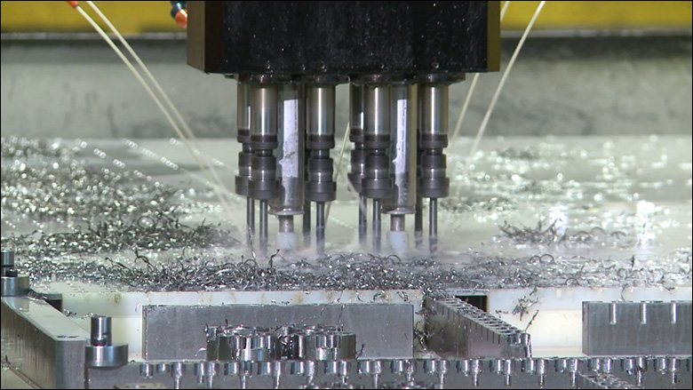 Резьба в столах оптических столешниц Nexus Thorlabs нарезается с помощью высокоскоростных сверлильных станков