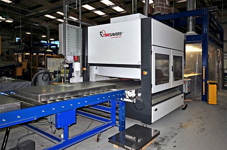 Поверхности столов и столешниц Nexus Thorlabs шлифуются в специальных машинах