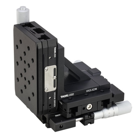 XR25P-K2/M - Трехосный транслятор, собранный из 3 трансляторов с регулировочным винтом на боковой стороне платформы, смещение по осям XYZ: 25 мм, крепления: M6, Thorlabs