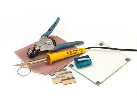 Лезвие с подогревом для острых оптических волокон