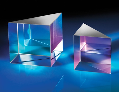 Прямые треугольные призмы из N-BK7, жесткие допуски