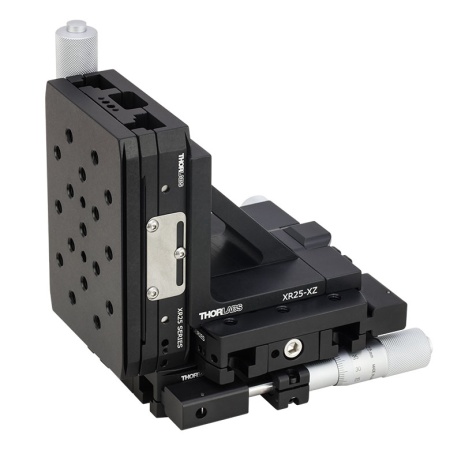 XR25P-K2 - Трехосный транслятор, собранный из 3 трансляторов с регулировочным винтом на боковой стороне платформы, смещение по осям XYZ: 25 мм, крепления: 1/4"-20, Thorlabs