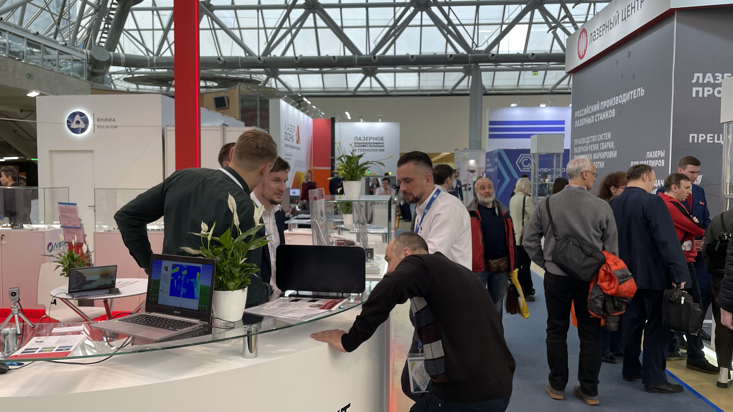 Фотоника. Мир лазеров и оптики-2022