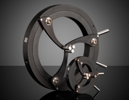 Самоцентрирующиеся зажимы для оптики